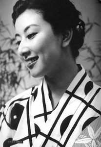 山本富士子